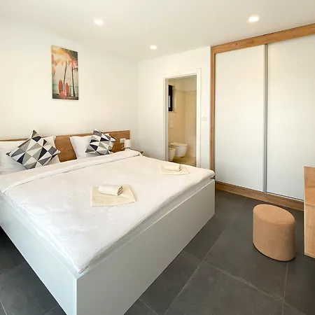 Modern With Private Pool Near The Sea