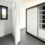 Modern With Private Pool Near The Sea Villa *