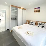 Modern With Private Pool Near The Sea Ližnjan