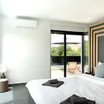 Modern With Private Pool Near The Sea *