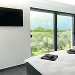 Modern With Private Pool Near The Sea Ližnjan