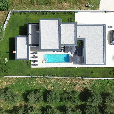 Modern With Private Pool Near The Sea Liznjan