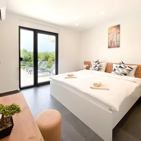 Modern With Private Pool Near The Sea Villa