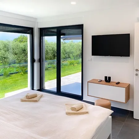 Modern With Private Pool Near The Sea Villa