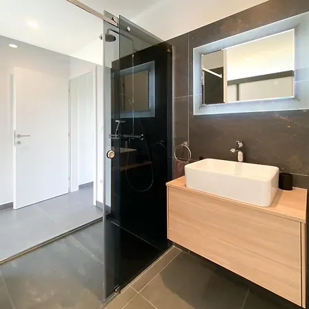 Modern With Private Pool Near The Sea * Ližnjan