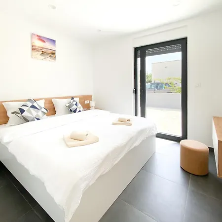 Modern With Private Pool Near The Sea Villa Ližnjan