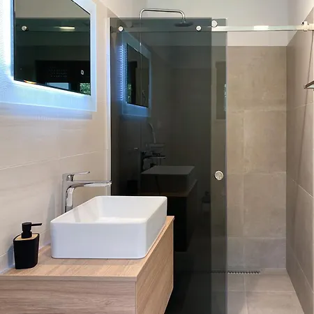 Modern With Private Pool Near The Sea *
