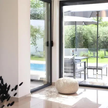 Modern With Private Pool Near The Sea Villa *